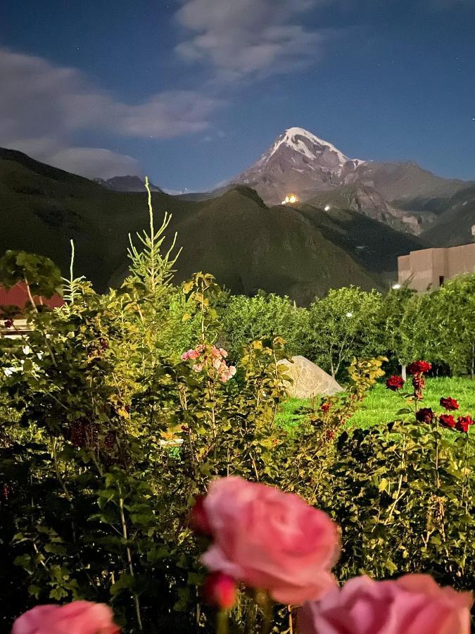 Piligrim Kazbegi Hotel Екстериор снимка