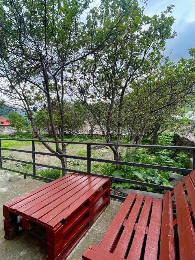 Piligrim Kazbegi Hotel Екстериор снимка