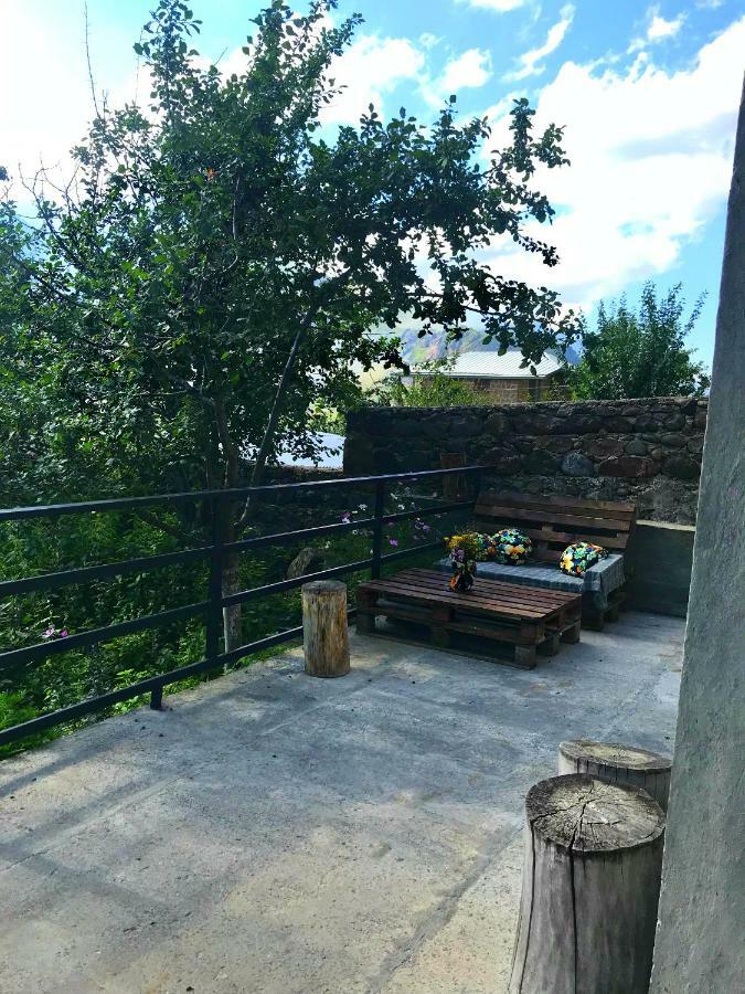 Piligrim Kazbegi Hotel Екстериор снимка